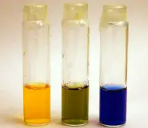 图7 不同pH值溶液的显色效果